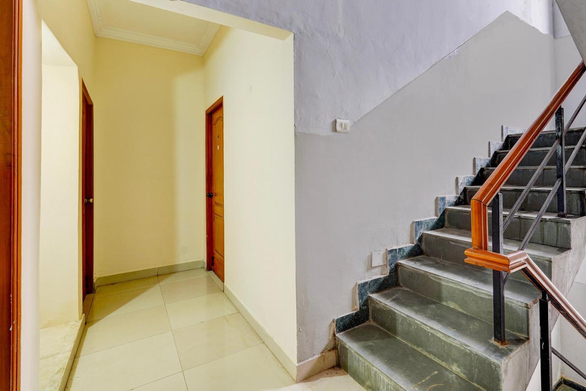Hotel O Nest Inn Csennai Kültér fotó